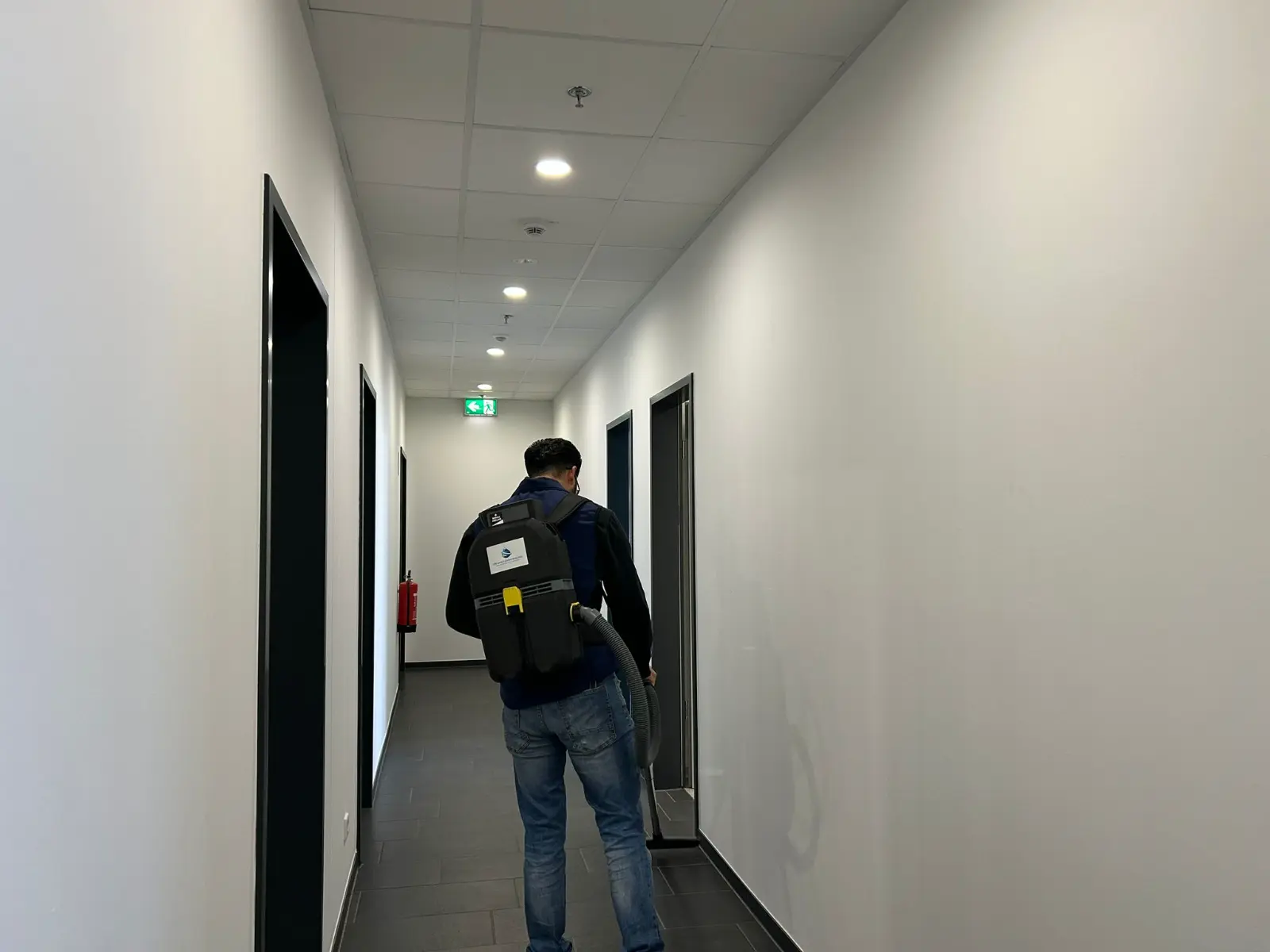 Grundreinigung und Tiefenreinigung von Büroflächen in Essen